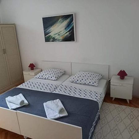 Studio Darija For 2 Persons S Terasom Wi-Fi & Parking Lägenhet Makarska Exteriör bild