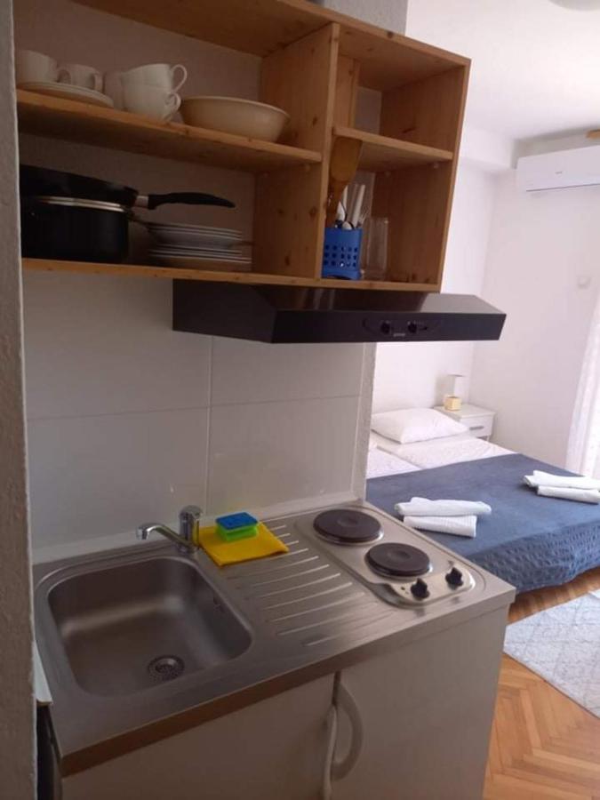 Studio Darija For 2 Persons S Terasom Wi-Fi & Parking Lägenhet Makarska Exteriör bild